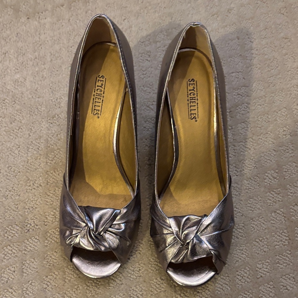 Seychelles Women's Metallic Silver Knotted Heels